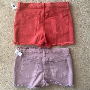 GAP.. never worn. Both size 31. I’m too old for these so my loss is your gain.